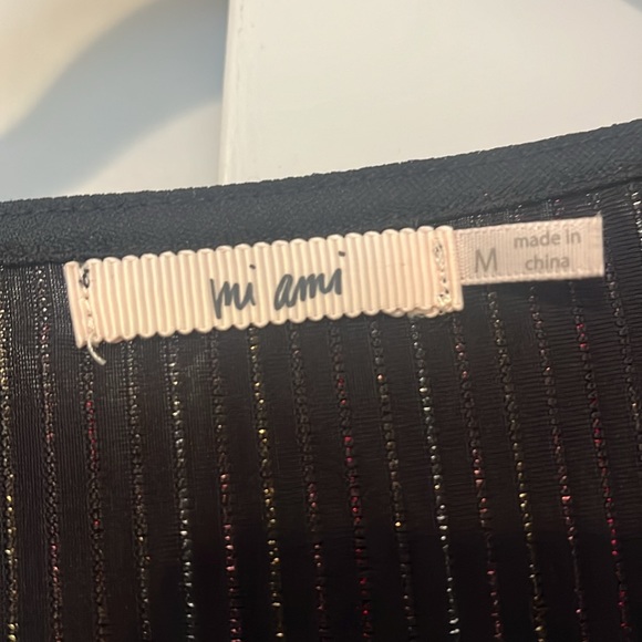 Sparkly black wrap going out top - Picture 2 of 5